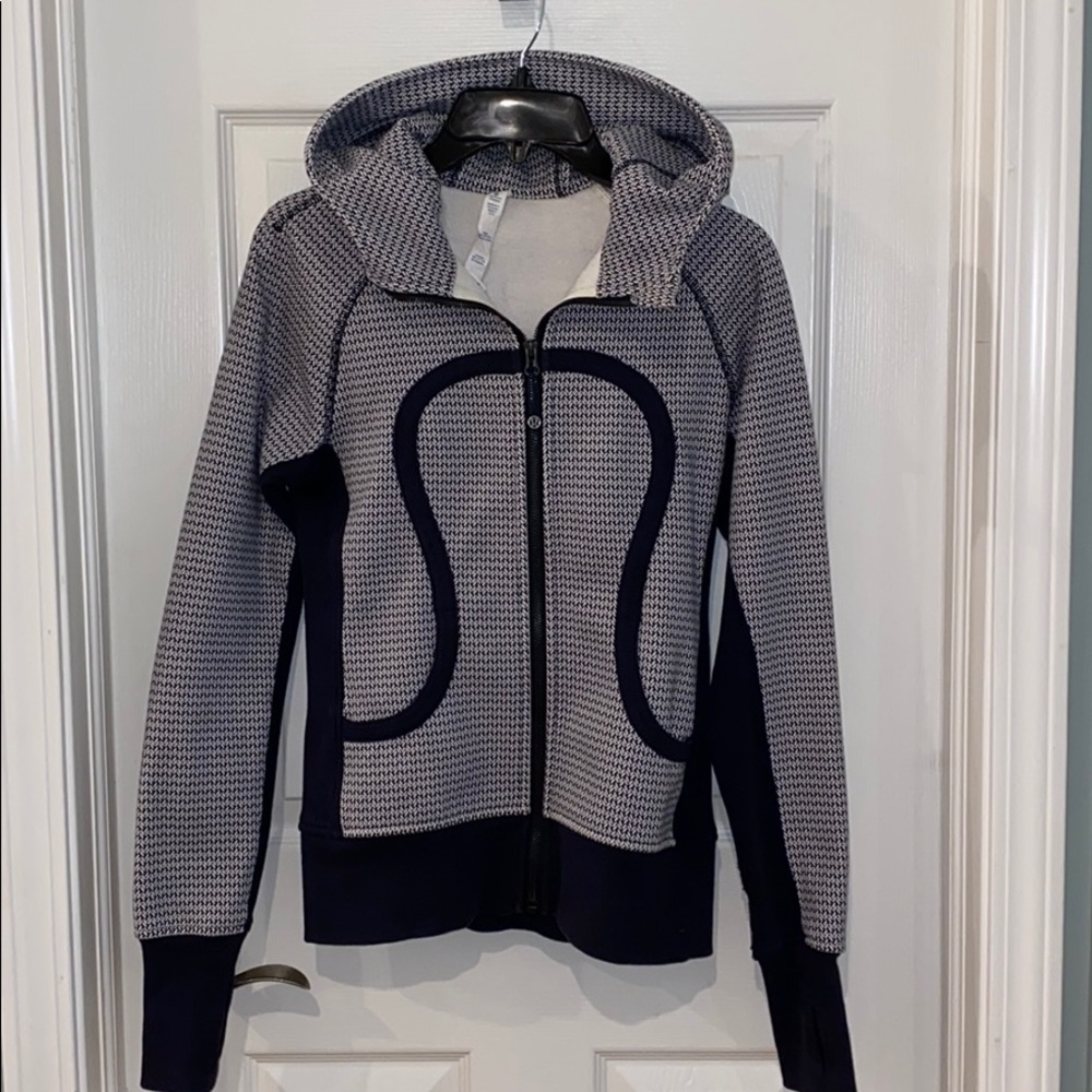 Lululemon Scuba Sz 6, navy classic style